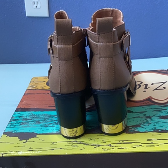 Zigi SoHo Ankle Boots - Picture 3 of 5